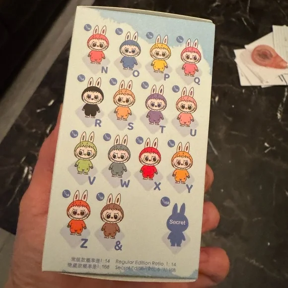 Pop mart pin for love mini labubu - Picture 3 of 3